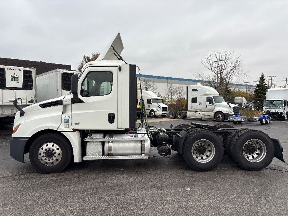 Day Cab Tractor-Heavy Duty Tractors-Freightliner-2020-T12664ST-Sturtevant-WI-634,585\n\t\tmiles-$ 32,000 - Image 4