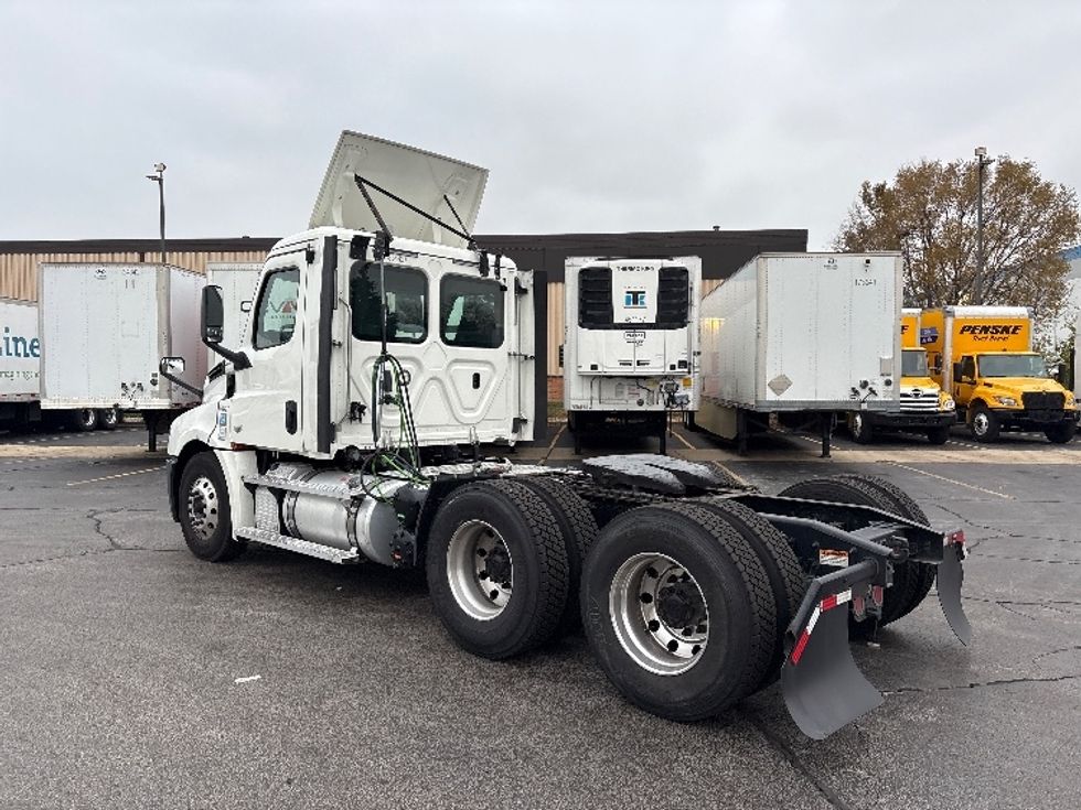 Day Cab Tractor-Heavy Duty Tractors-Freightliner-2020-T12664ST-Sturtevant-WI-634,585\n\t\tmiles-$ 32,000 - Image 5
