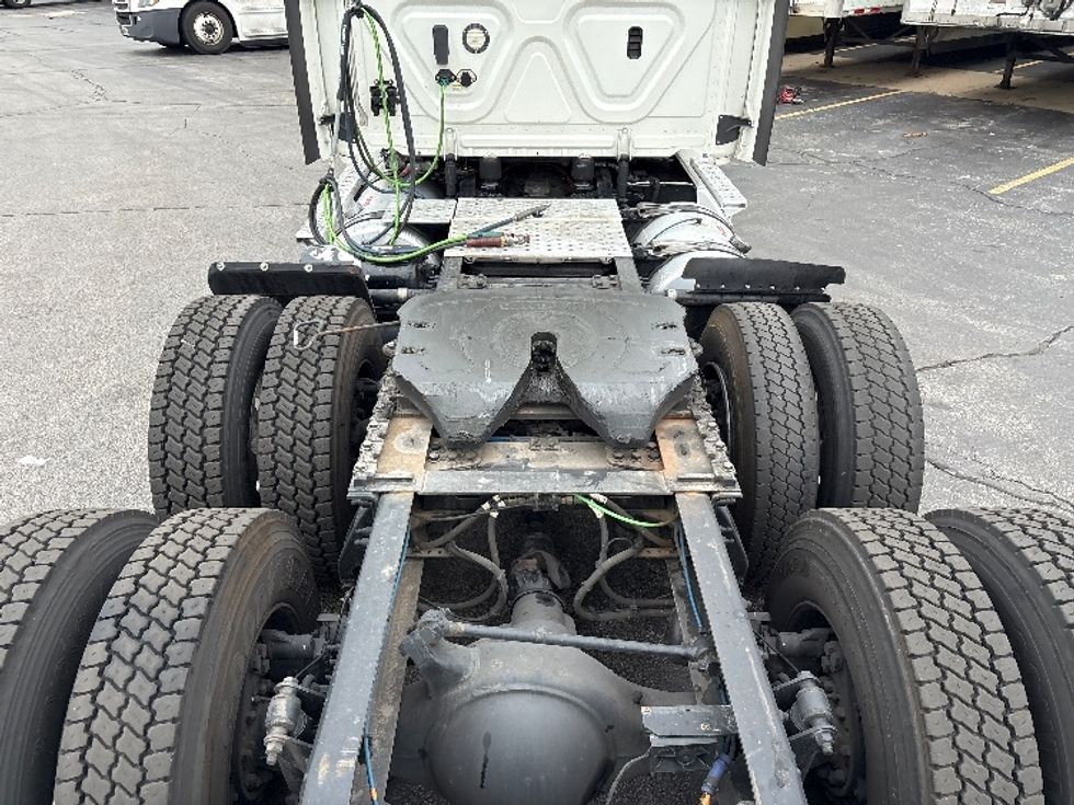 Day Cab Tractor-Heavy Duty Tractors-Freightliner-2020-T12664ST-Sturtevant-WI-634,585\n\t\tmiles-$ 32,000 - Image 6