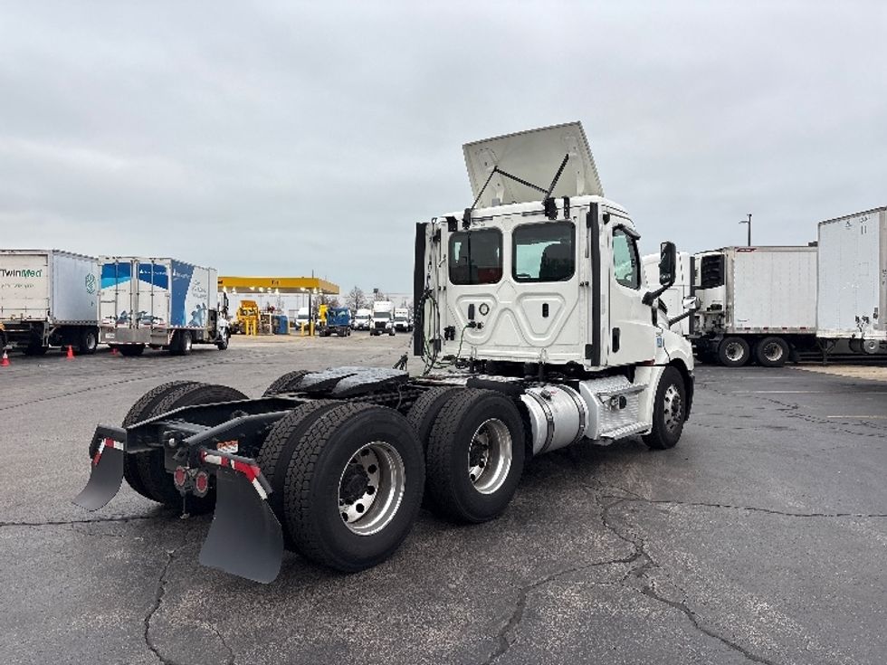 Day Cab Tractor-Heavy Duty Tractors-Freightliner-2020-T12664ST-Sturtevant-WI-634,585\n\t\tmiles-$ 32,000 - Image 7