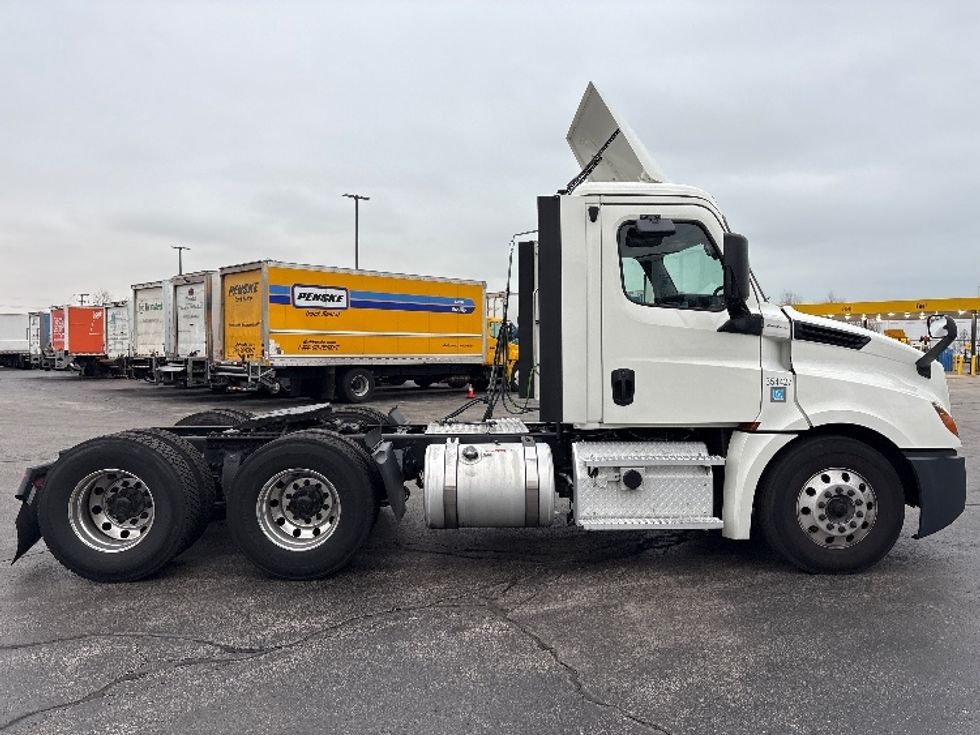 Day Cab Tractor-Heavy Duty Tractors-Freightliner-2020-T12664ST-Sturtevant-WI-634,585\n\t\tmiles-$ 32,000 - Image 8