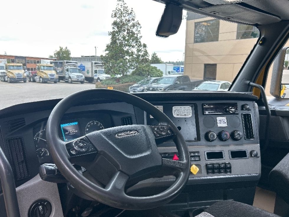 Day Cab Tractor-Heavy Duty Tractors-Freightliner-2020-T12664ST-Surrey-BC-469,567\n\t\tkm-$ 70,750 - Image 10