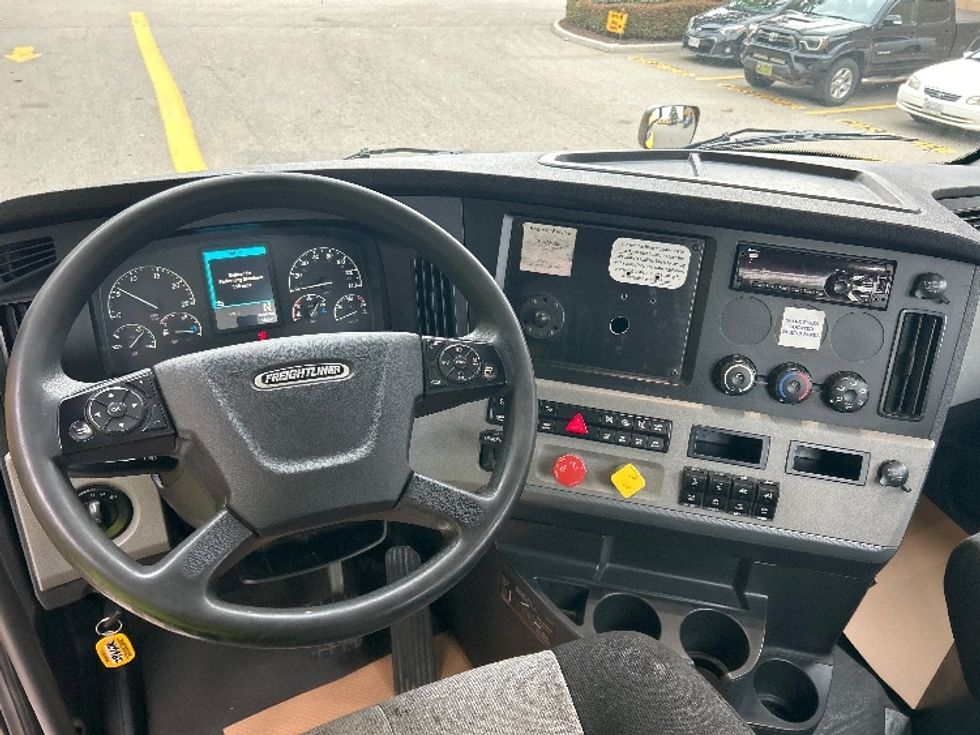 Day Cab Tractor-Heavy Duty Tractors-Freightliner-2020-T12664ST-Surrey-BC-469,567\n\t\tkm-$ 70,750 - Image 11