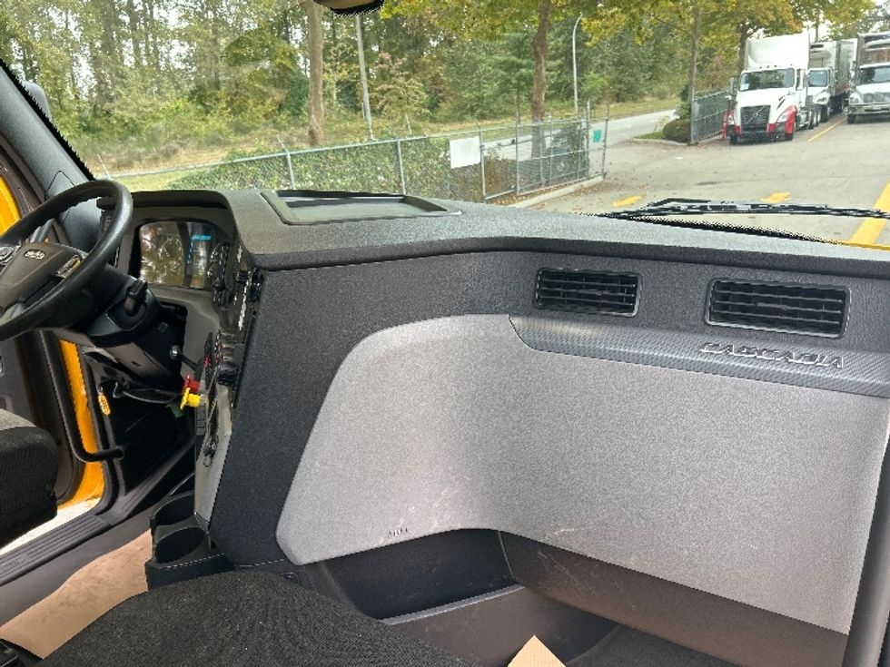 Day Cab Tractor-Heavy Duty Tractors-Freightliner-2020-T12664ST-Surrey-BC-469,567\n\t\tkm-$ 70,750 - Image 13