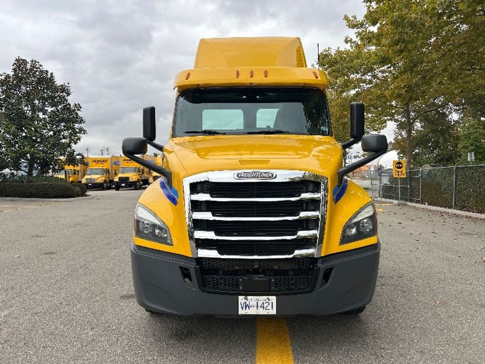 Day Cab Tractor-Heavy Duty Tractors-Freightliner-2020-T12664ST-Surrey-BC-469,567\n\t\tkm-$ 70,750 - Image 2