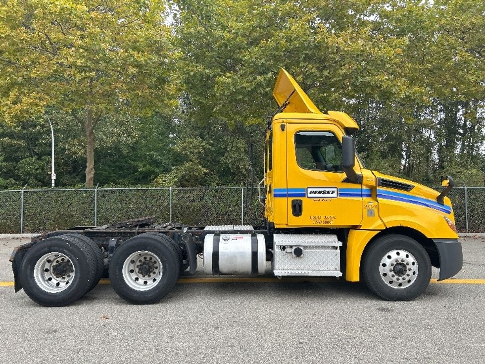 Day Cab Tractor-Heavy Duty Tractors-Freightliner-2020-T12664ST-Surrey-BC-469,567\n\t\tkm-$ 70,750 - Image 8