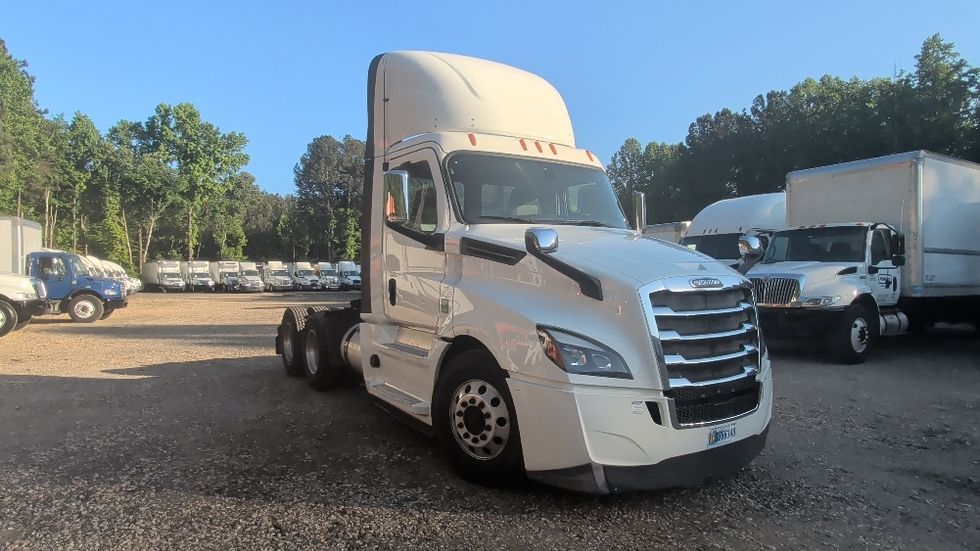 Day Cab Tractor-Heavy Duty Tractors-Freightliner-2020-T12664ST-Suwanee-GA-249,490\n\t\tmiles-$ 60,000 - Image 1