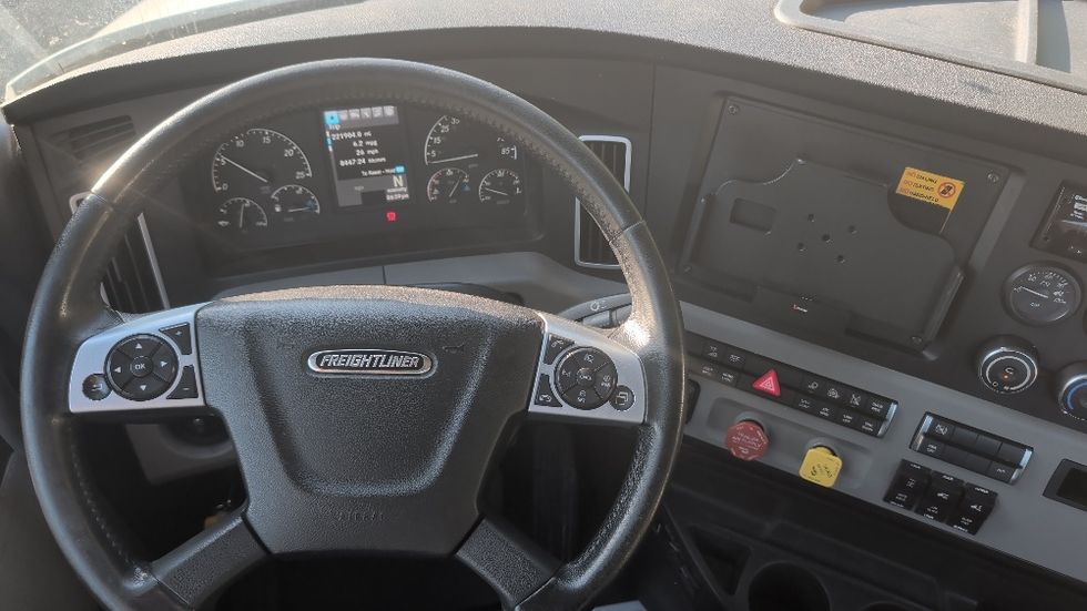 Day Cab Tractor-Heavy Duty Tractors-Freightliner-2020-T12664ST-Suwanee-GA-249,490\n\t\tmiles-$ 60,000 - Image 11