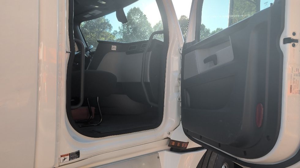 Day Cab Tractor-Heavy Duty Tractors-Freightliner-2020-T12664ST-Suwanee-GA-249,490\n\t\tmiles-$ 60,000 - Image 12