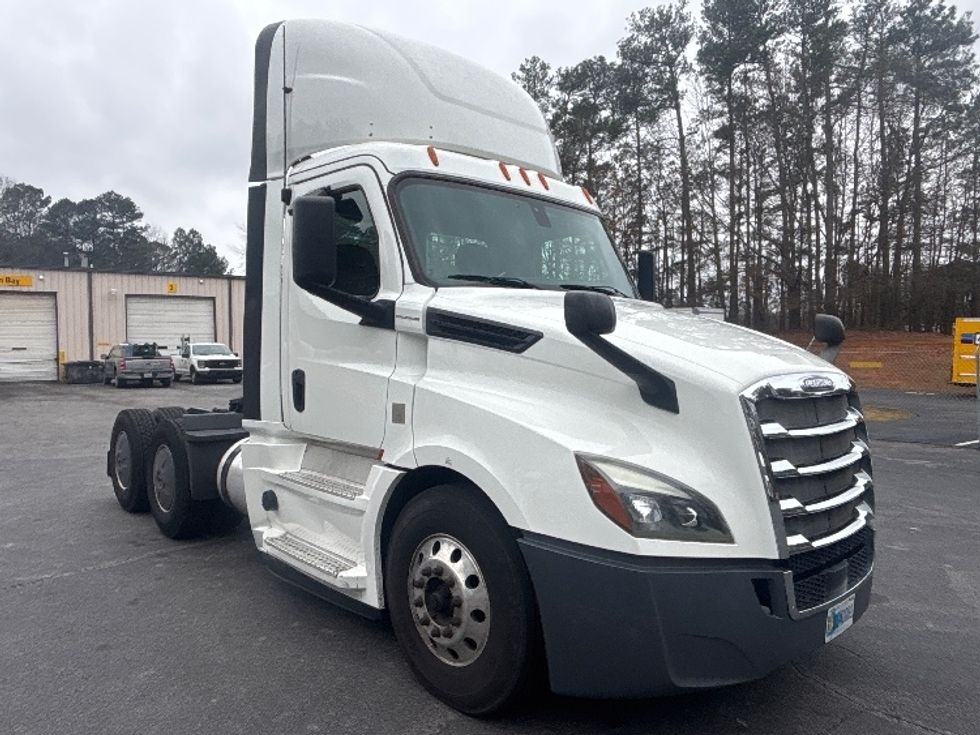 Day Cab Tractor-Heavy Duty Tractors-Freightliner-2020-T12664ST-Suwanee-GA-330,639\n\t\tmiles-$ 55,750 - Image 1