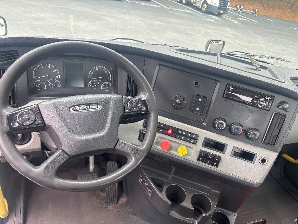 Day Cab Tractor-Heavy Duty Tractors-Freightliner-2020-T12664ST-Suwanee-GA-330,639\n\t\tmiles-$ 55,750 - Image 11