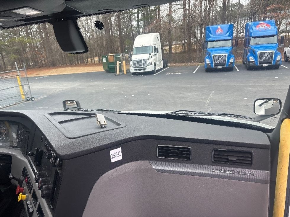 Day Cab Tractor-Heavy Duty Tractors-Freightliner-2020-T12664ST-Suwanee-GA-330,639\n\t\tmiles-$ 55,750 - Image 13