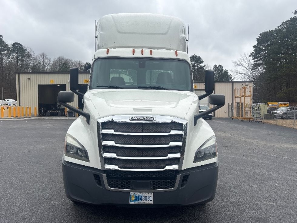 Day Cab Tractor-Heavy Duty Tractors-Freightliner-2020-T12664ST-Suwanee-GA-330,639\n\t\tmiles-$ 55,750 - Image 2