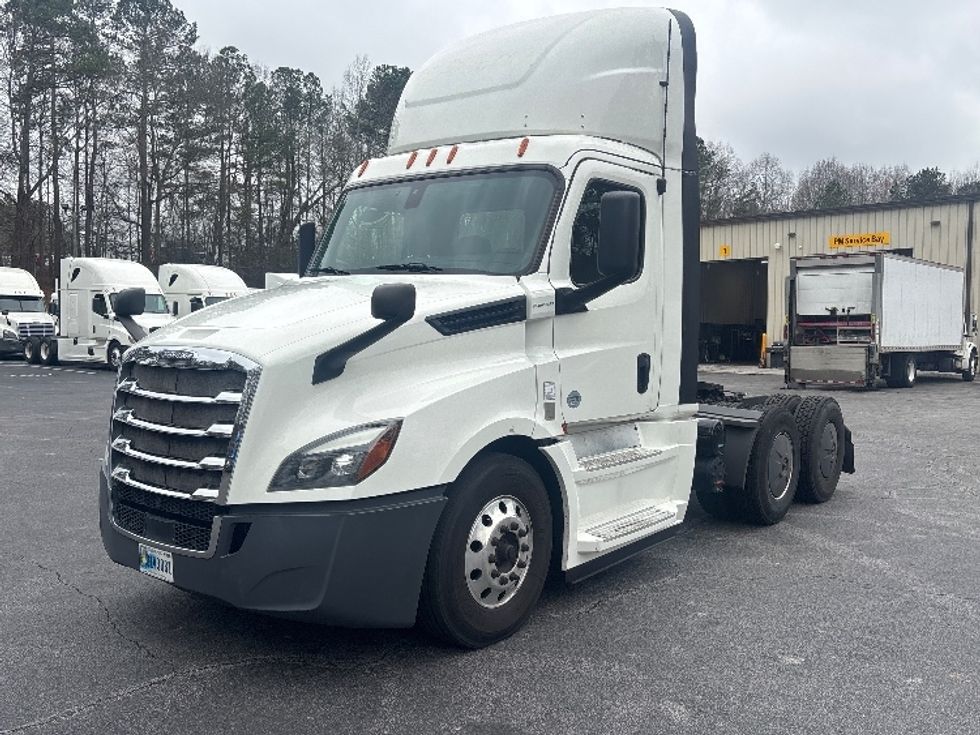 Day Cab Tractor-Heavy Duty Tractors-Freightliner-2020-T12664ST-Suwanee-GA-330,639\n\t\tmiles-$ 55,750 - Image 3