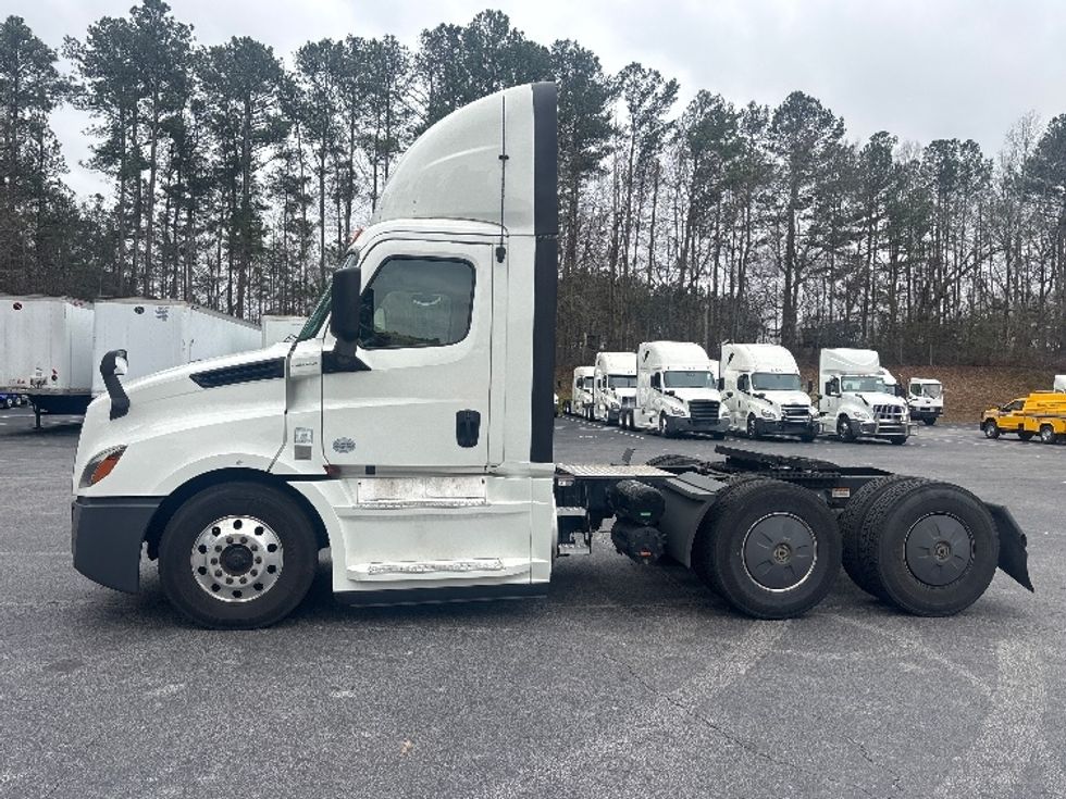 Day Cab Tractor-Heavy Duty Tractors-Freightliner-2020-T12664ST-Suwanee-GA-330,639\n\t\tmiles-$ 55,750 - Image 4
