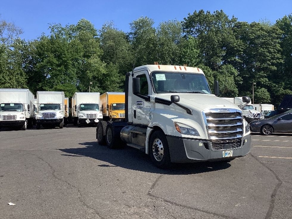 Day Cab Tractor-Heavy Duty Tractors-Freightliner-2020-T12664ST-Swedesboro-NJ-209,773\n\t\tmiles-$ 61,500 - Image 1