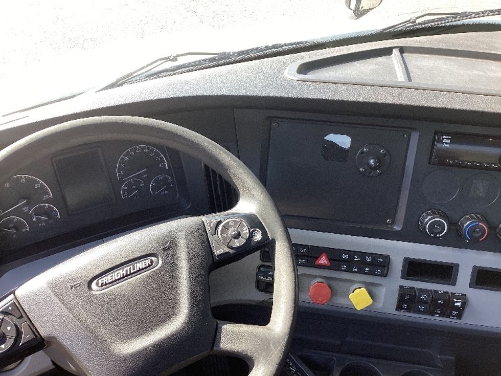 Day Cab Tractor-Heavy Duty Tractors-Freightliner-2020-T12664ST-Swedesboro-NJ-209,773\n\t\tmiles-$ 61,500 - Image 10