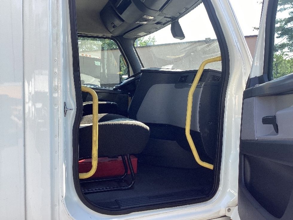 Day Cab Tractor-Heavy Duty Tractors-Freightliner-2020-T12664ST-Swedesboro-NJ-209,773\n\t\tmiles-$ 61,500 - Image 11