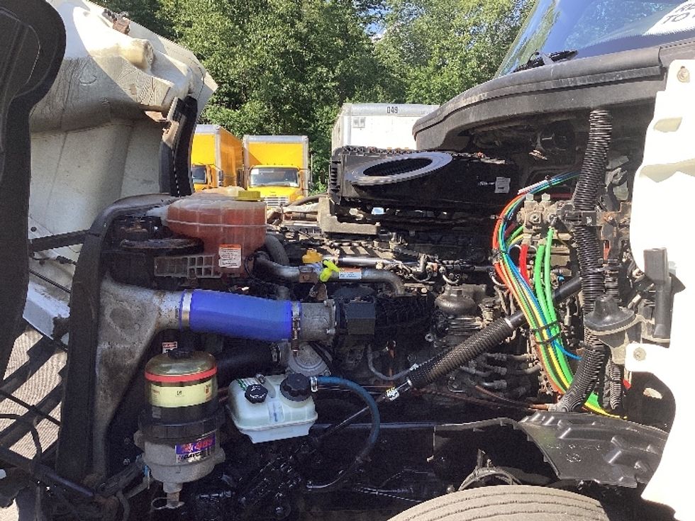 Day Cab Tractor-Heavy Duty Tractors-Freightliner-2020-T12664ST-Swedesboro-NJ-209,773\n\t\tmiles-$ 61,500 - Image 15