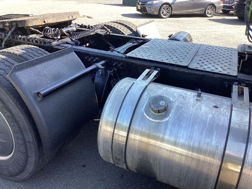 Day Cab Tractor-Heavy Duty Tractors-Freightliner-2020-T12664ST-Swedesboro-NJ-209,773\n\t\tmiles-$ 61,500 - Image 17