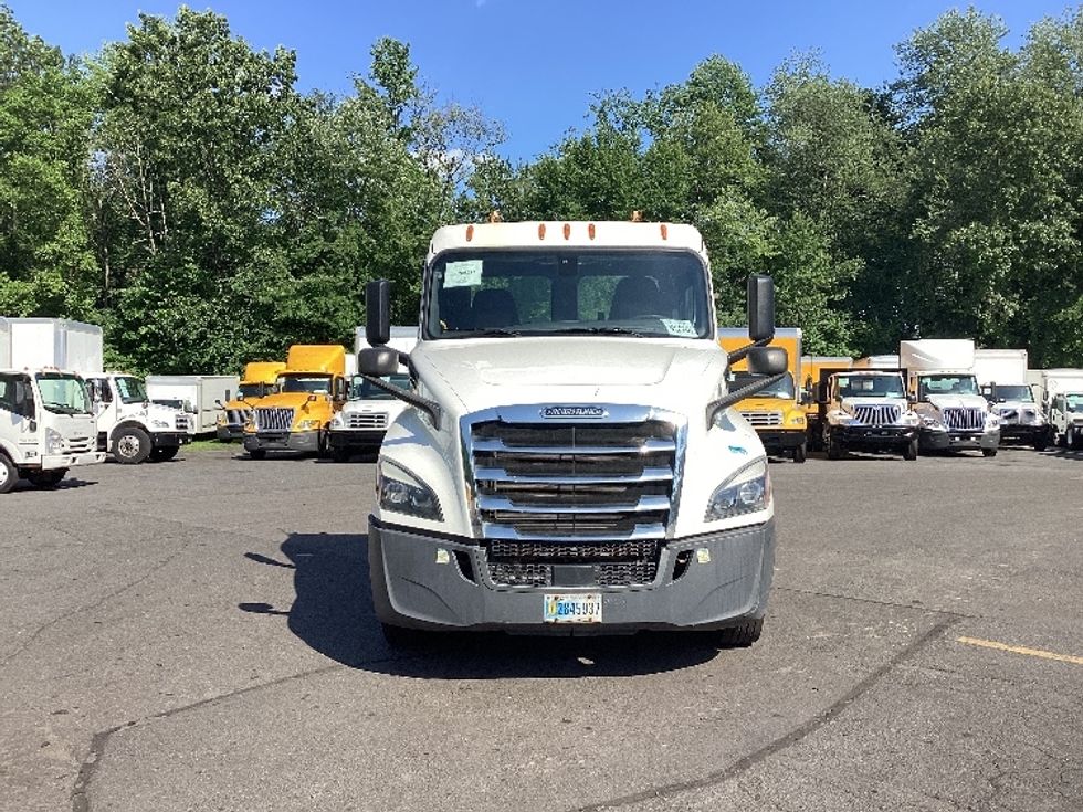 Day Cab Tractor-Heavy Duty Tractors-Freightliner-2020-T12664ST-Swedesboro-NJ-209,773\n\t\tmiles-$ 61,500 - Image 2