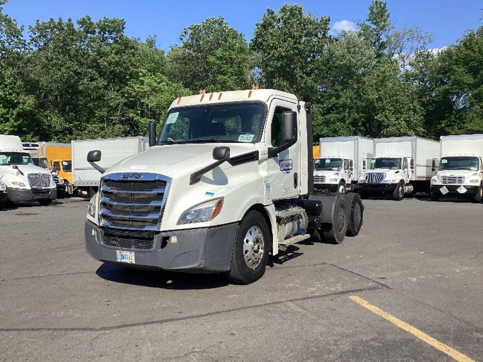Day Cab Tractor-Heavy Duty Tractors-Freightliner-2020-T12664ST-Swedesboro-NJ-209,773\n\t\tmiles-$ 61,500 - Image 3