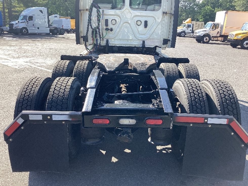 Day Cab Tractor-Heavy Duty Tractors-Freightliner-2020-T12664ST-Swedesboro-NJ-209,773\n\t\tmiles-$ 61,500 - Image 6