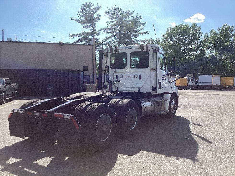 Day Cab Tractor-Heavy Duty Tractors-Freightliner-2020-T12664ST-Swedesboro-NJ-209,773\n\t\tmiles-$ 61,500 - Image 7
