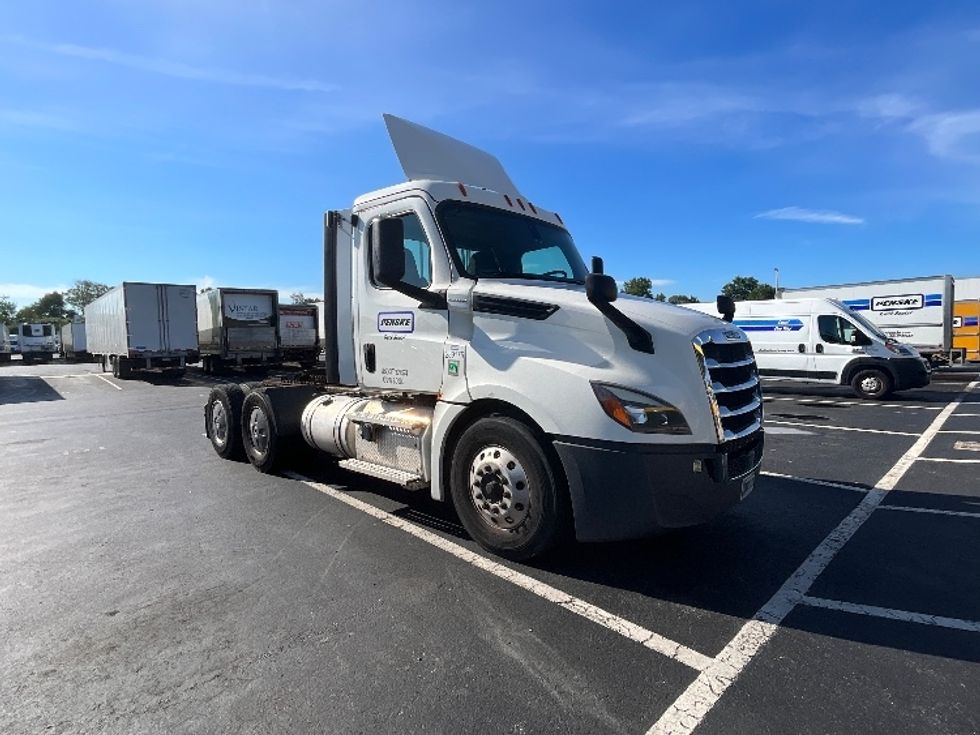 Day Cab Tractor-Heavy Duty Tractors-Freightliner-2020-T12664ST-Swedesboro-NJ-329,325\n\t\tmiles-$ 55,000 - Image 1