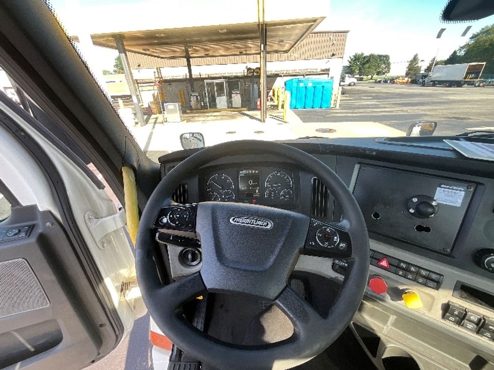 Day Cab Tractor-Heavy Duty Tractors-Freightliner-2020-T12664ST-Swedesboro-NJ-329,325\n\t\tmiles-$ 55,000 - Image 11