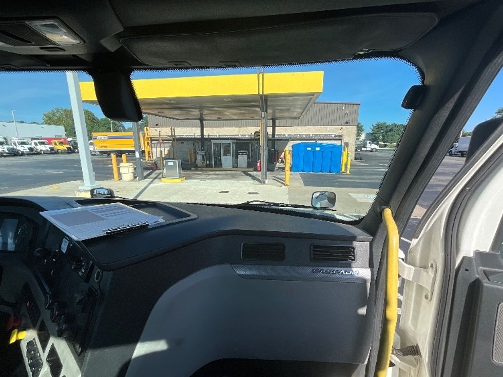 Day Cab Tractor-Heavy Duty Tractors-Freightliner-2020-T12664ST-Swedesboro-NJ-329,325\n\t\tmiles-$ 55,000 - Image 13