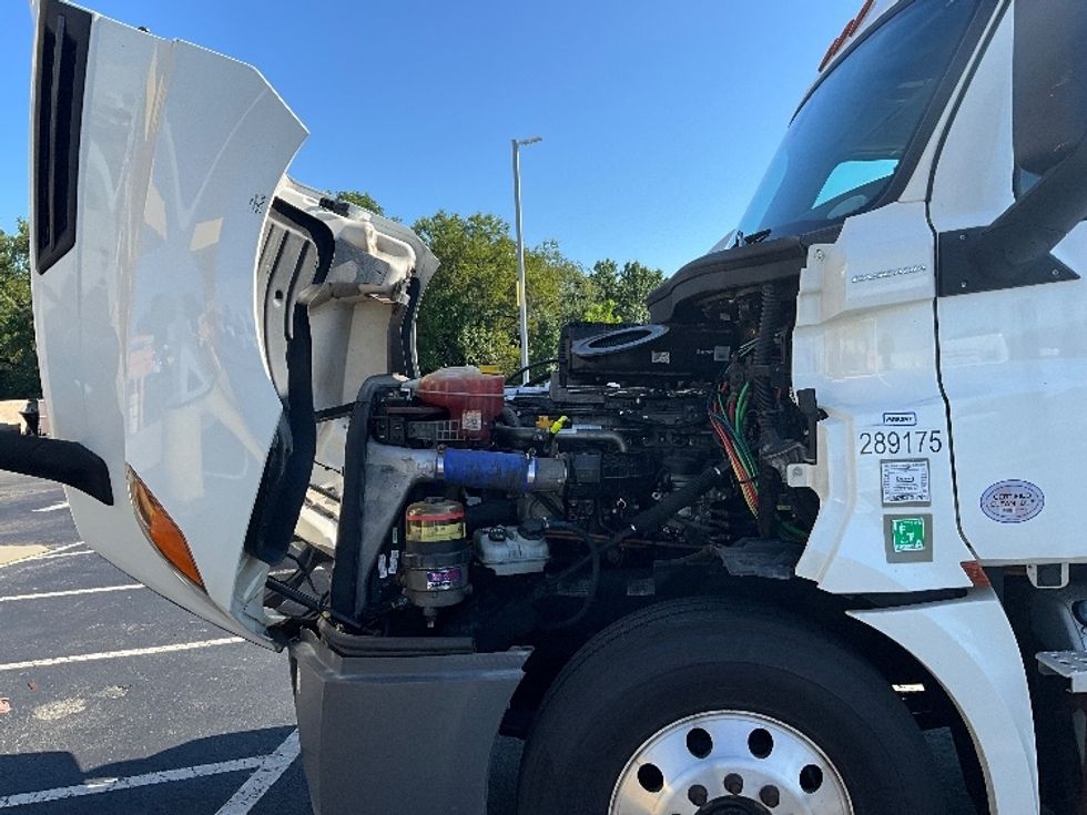 Day Cab Tractor-Heavy Duty Tractors-Freightliner-2020-T12664ST-Swedesboro-NJ-329,325\n\t\tmiles-$ 55,000 - Image 16