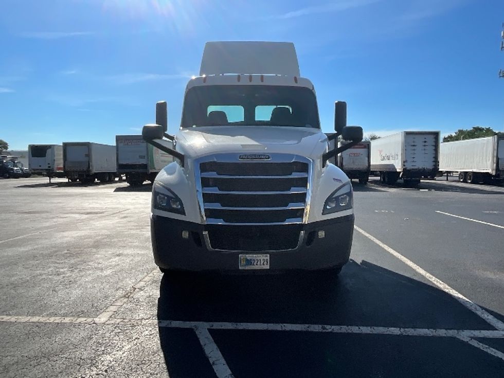 Day Cab Tractor-Heavy Duty Tractors-Freightliner-2020-T12664ST-Swedesboro-NJ-329,325\n\t\tmiles-$ 55,000 - Image 2