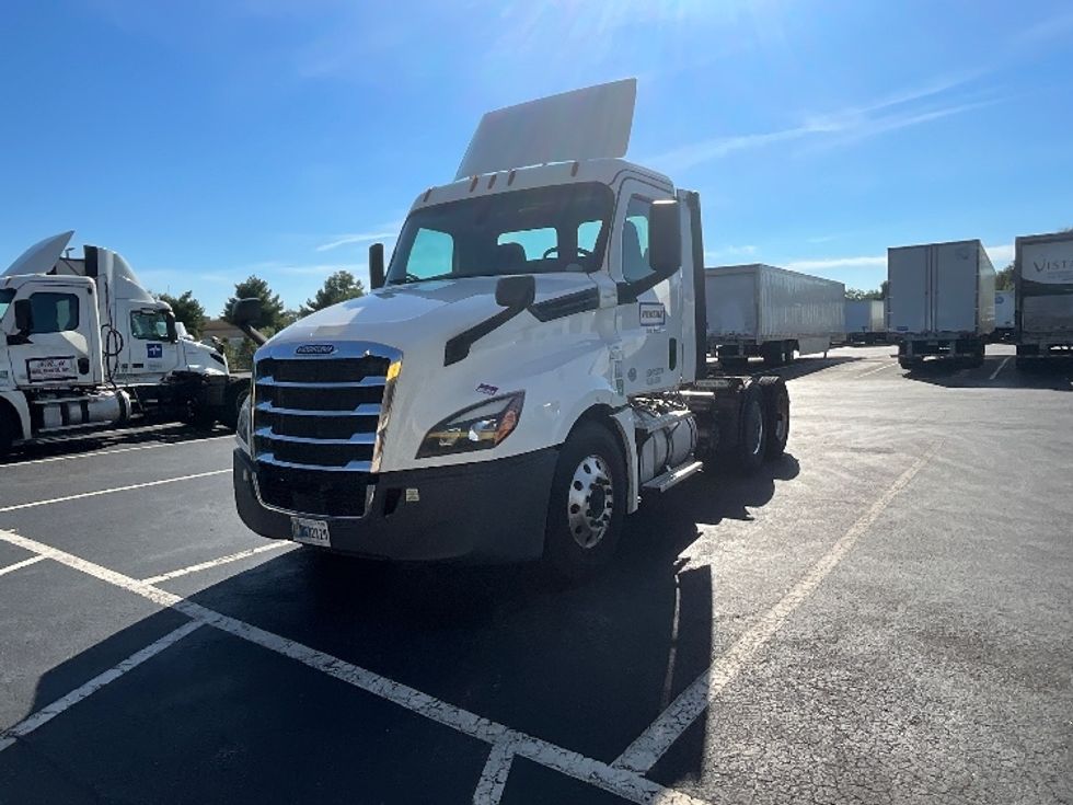 Day Cab Tractor-Heavy Duty Tractors-Freightliner-2020-T12664ST-Swedesboro-NJ-329,325\n\t\tmiles-$ 55,000 - Image 3