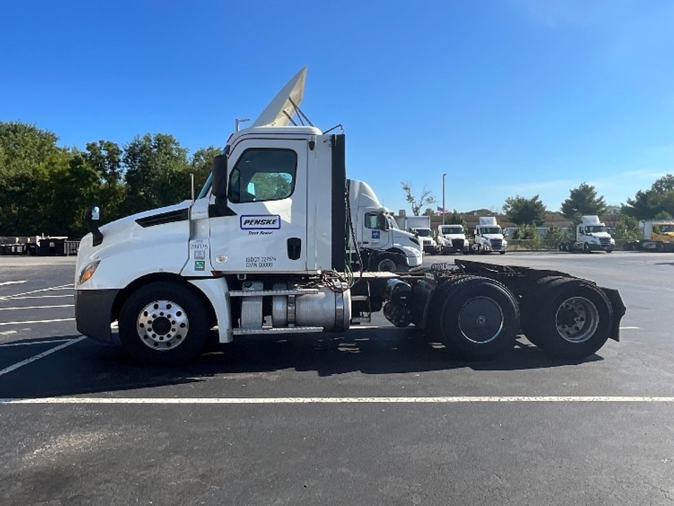 Day Cab Tractor-Heavy Duty Tractors-Freightliner-2020-T12664ST-Swedesboro-NJ-329,325\n\t\tmiles-$ 55,000 - Image 4