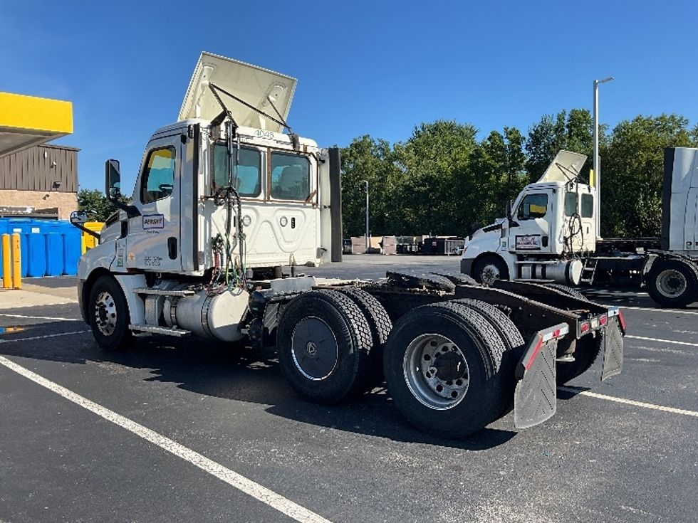 Day Cab Tractor-Heavy Duty Tractors-Freightliner-2020-T12664ST-Swedesboro-NJ-329,325\n\t\tmiles-$ 55,000 - Image 5