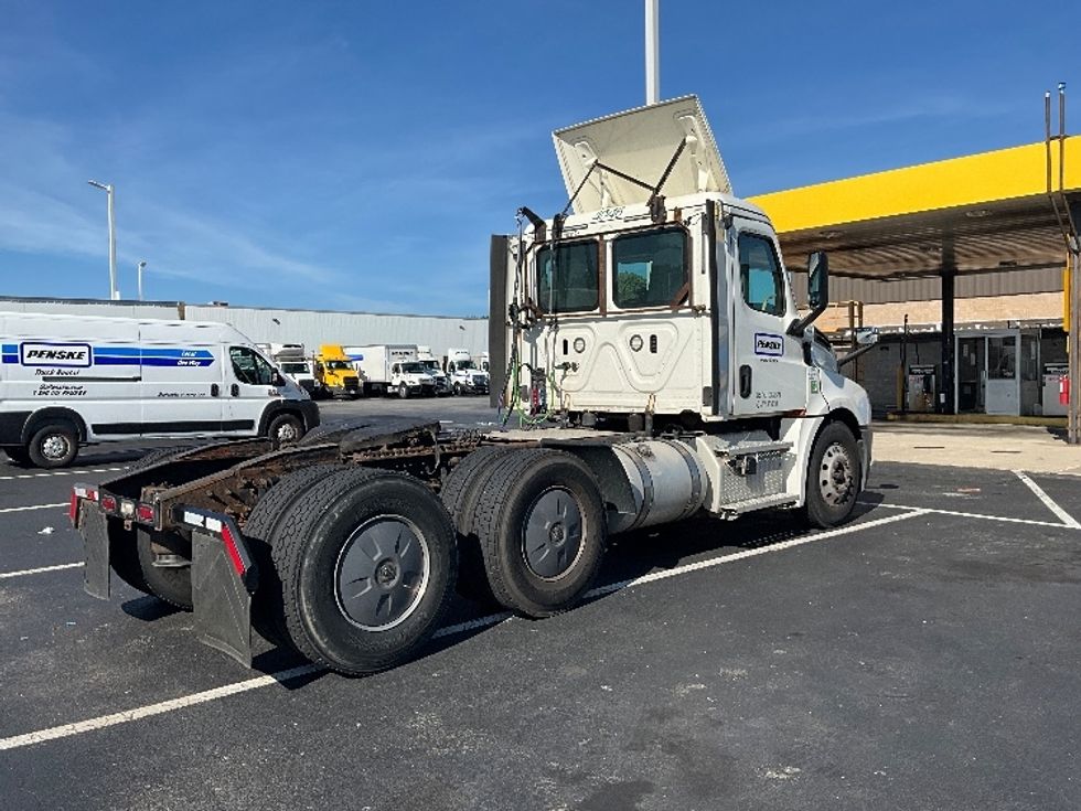 Day Cab Tractor-Heavy Duty Tractors-Freightliner-2020-T12664ST-Swedesboro-NJ-329,325\n\t\tmiles-$ 55,000 - Image 7