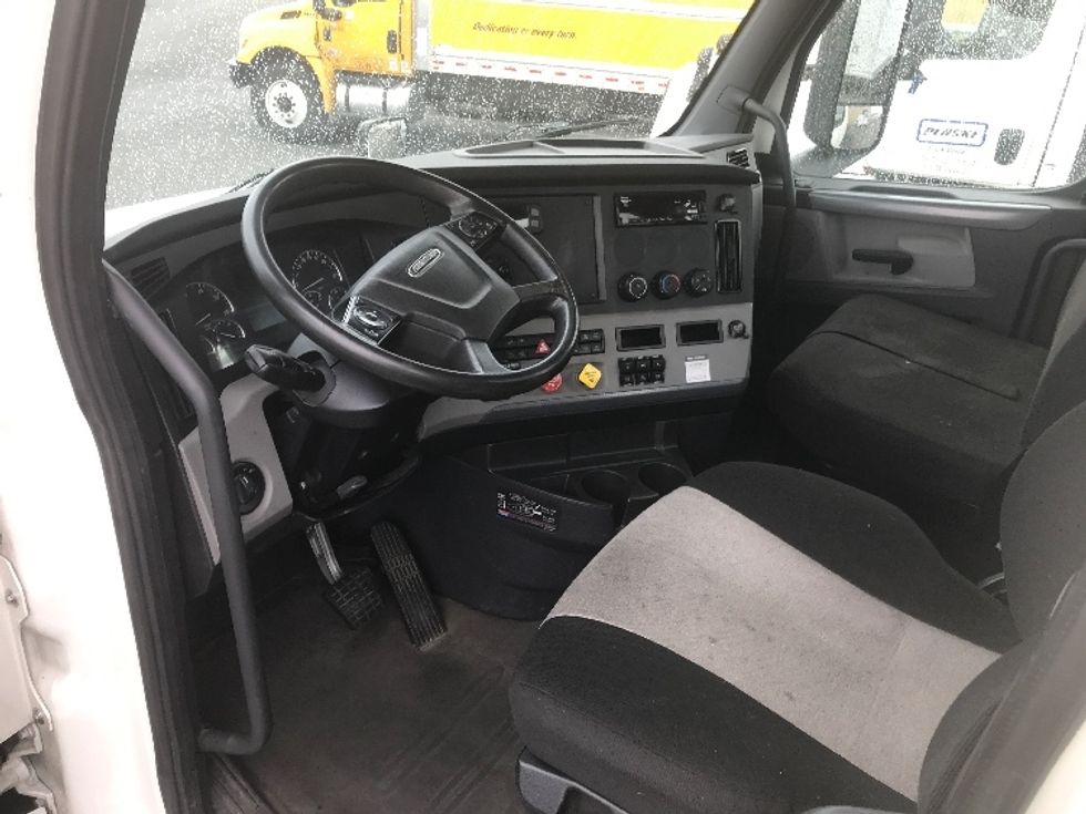 Day Cab Tractor-Heavy Duty Tractors-Freightliner-2020-T12664ST-Tacoma-WA-237,013\n\t\tmiles-$ 65,500 - Image 10