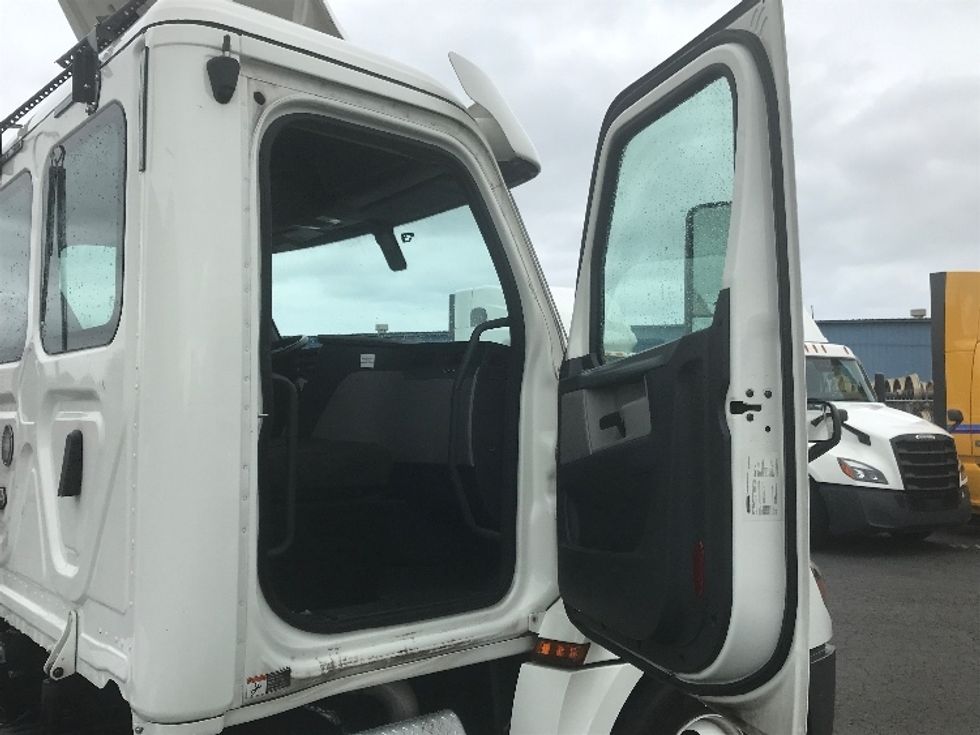 Day Cab Tractor-Heavy Duty Tractors-Freightliner-2020-T12664ST-Tacoma-WA-237,013\n\t\tmiles-$ 65,500 - Image 12