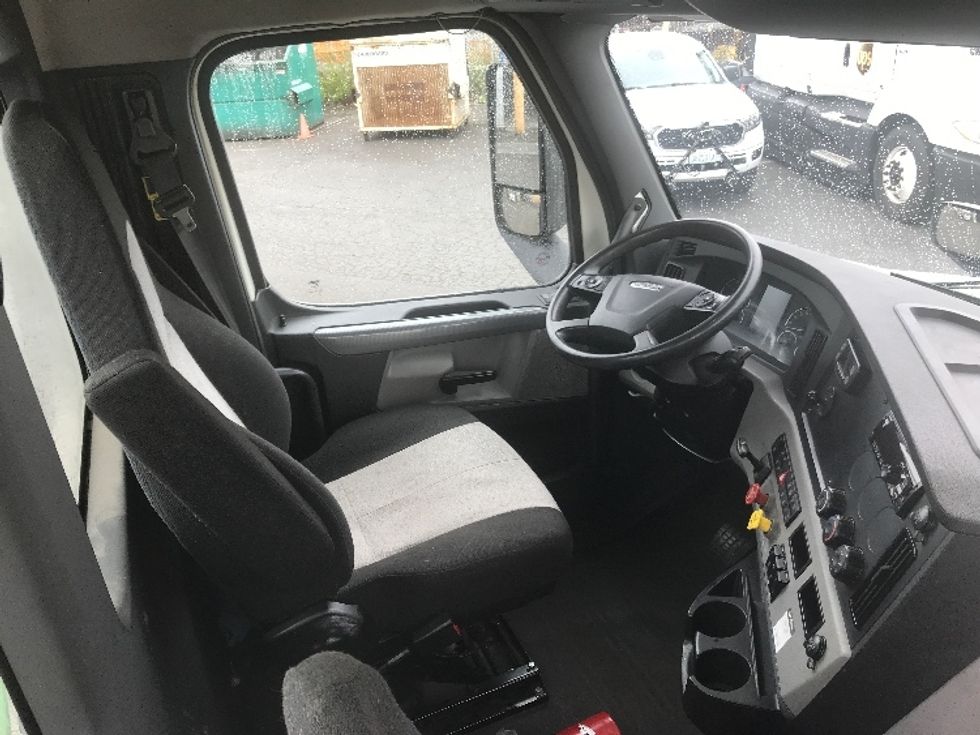 Day Cab Tractor-Heavy Duty Tractors-Freightliner-2020-T12664ST-Tacoma-WA-237,013\n\t\tmiles-$ 65,500 - Image 14