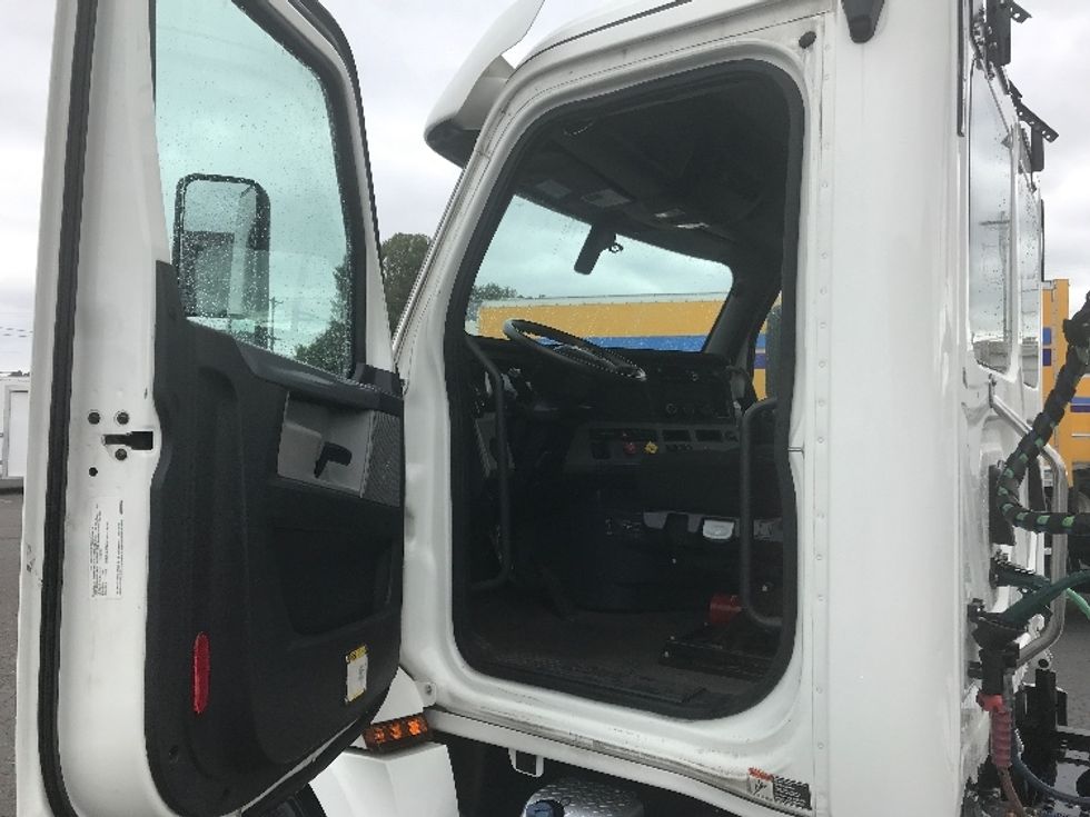 Day Cab Tractor-Heavy Duty Tractors-Freightliner-2020-T12664ST-Tacoma-WA-237,013\n\t\tmiles-$ 65,500 - Image 9