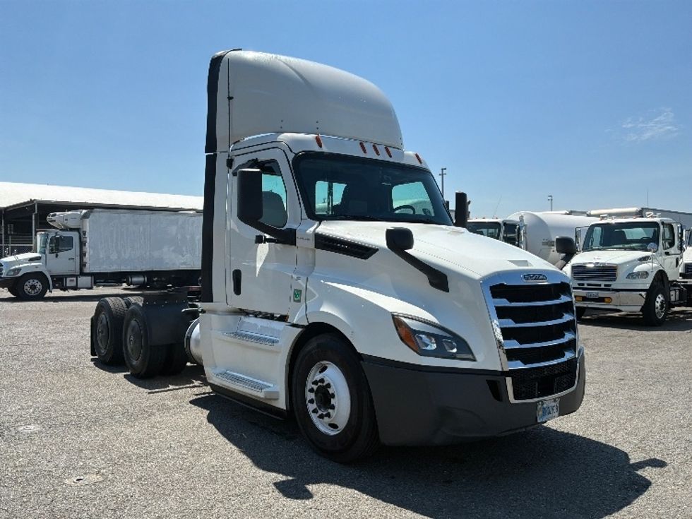 Day Cab Tractor-Heavy Duty Tractors-Freightliner-2020-T12664ST-Tacoma-WA-254,062\n\t\tmiles-$ 59,500 - Image 1