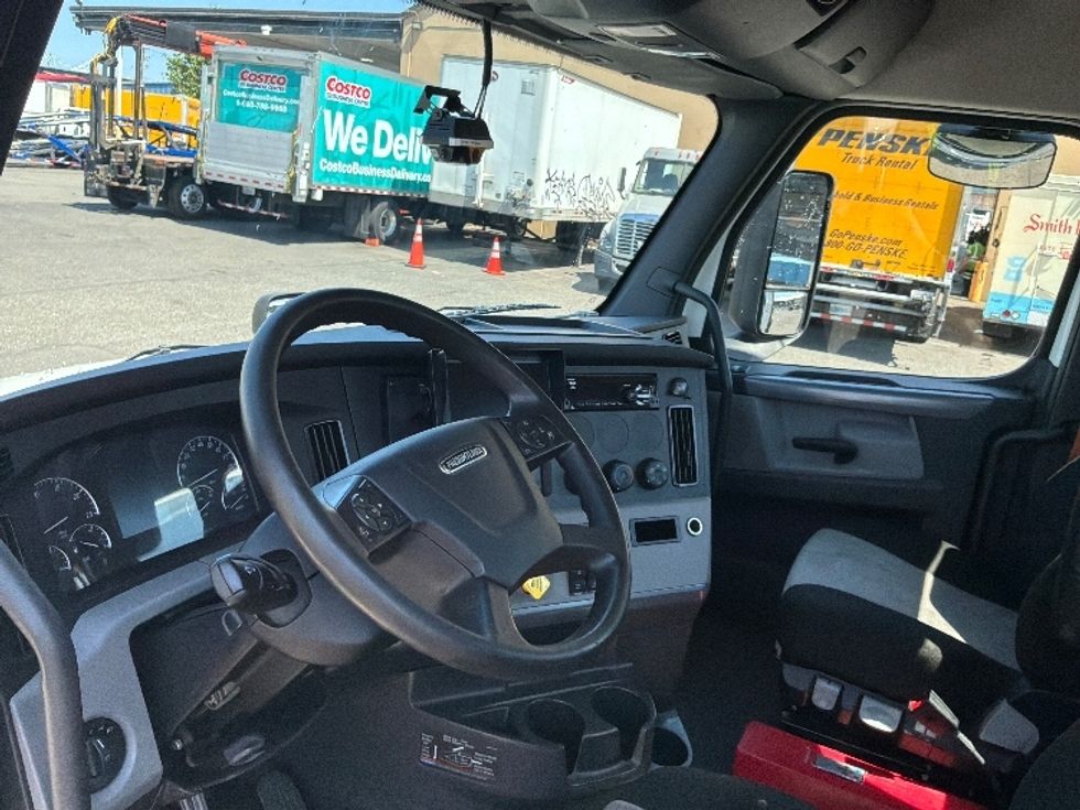 Day Cab Tractor-Heavy Duty Tractors-Freightliner-2020-T12664ST-Tacoma-WA-254,062\n\t\tmiles-$ 59,500 - Image 10