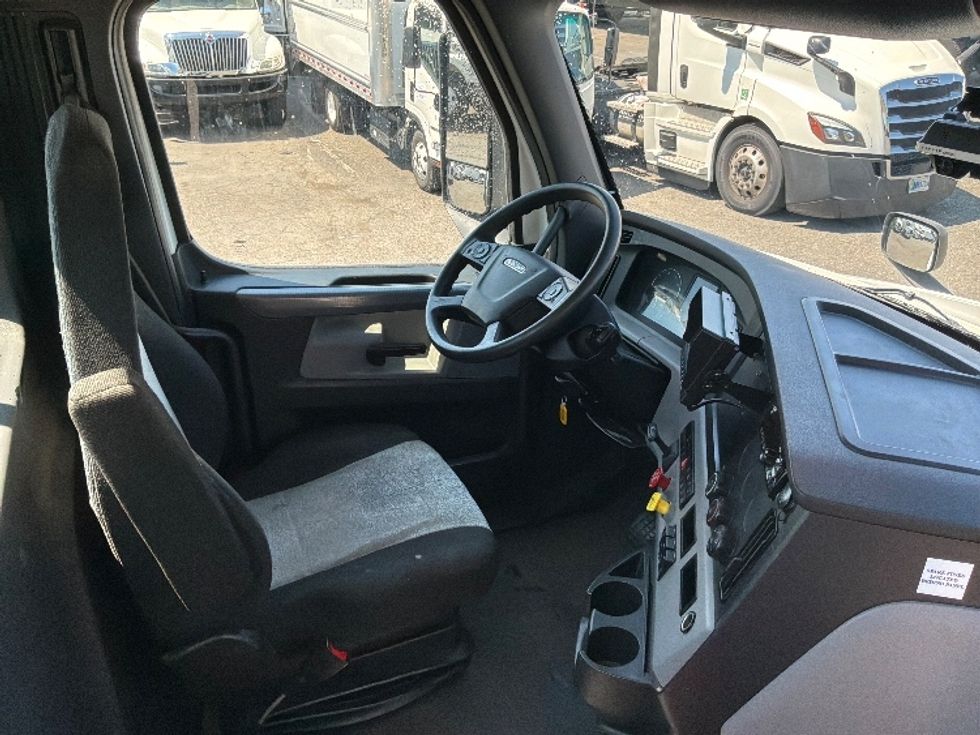 Day Cab Tractor-Heavy Duty Tractors-Freightliner-2020-T12664ST-Tacoma-WA-254,062\n\t\tmiles-$ 59,500 - Image 14