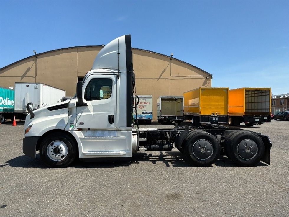 Day Cab Tractor-Heavy Duty Tractors-Freightliner-2020-T12664ST-Tacoma-WA-254,062\n\t\tmiles-$ 59,500 - Image 4
