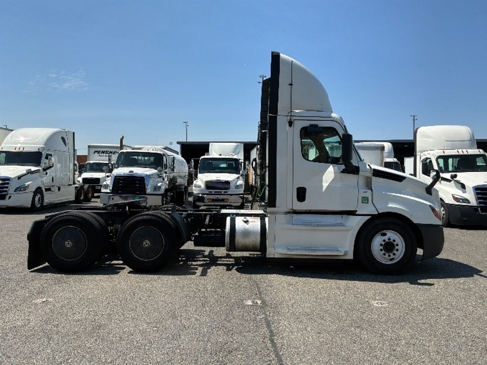 Day Cab Tractor-Heavy Duty Tractors-Freightliner-2020-T12664ST-Tacoma-WA-254,062\n\t\tmiles-$ 59,500 - Image 8