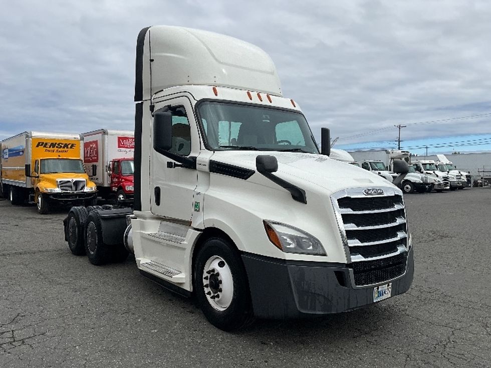 Day Cab Tractor-Heavy Duty Tractors-Freightliner-2020-T12664ST-Tacoma-WA-390,803\n\t\tmiles-$ 43,750 - Image 1
