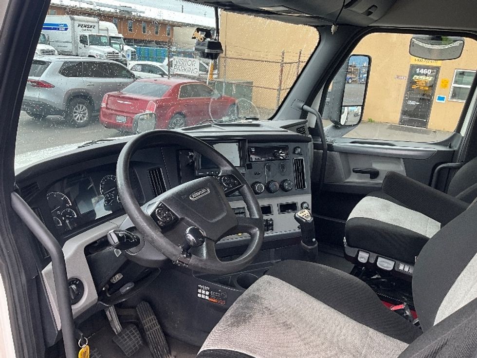 Day Cab Tractor-Heavy Duty Tractors-Freightliner-2020-T12664ST-Tacoma-WA-390,803\n\t\tmiles-$ 43,750 - Image 10