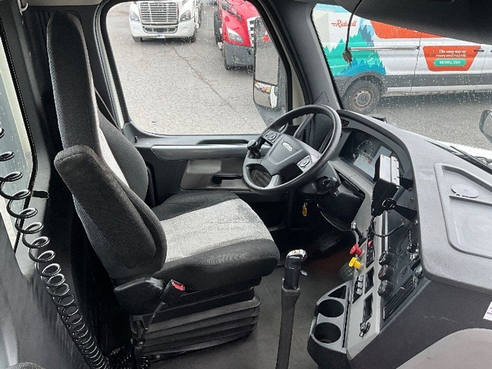 Day Cab Tractor-Heavy Duty Tractors-Freightliner-2020-T12664ST-Tacoma-WA-390,803\n\t\tmiles-$ 43,750 - Image 14