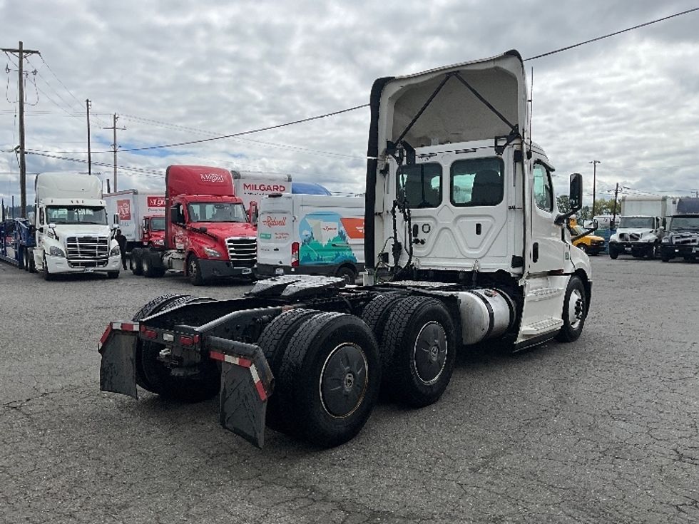 Day Cab Tractor-Heavy Duty Tractors-Freightliner-2020-T12664ST-Tacoma-WA-390,803\n\t\tmiles-$ 43,750 - Image 7